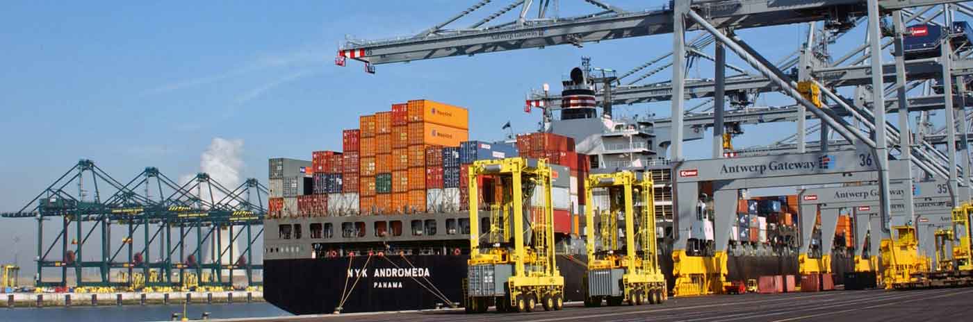 Kade containers schip lossen in haven van Antwerpen